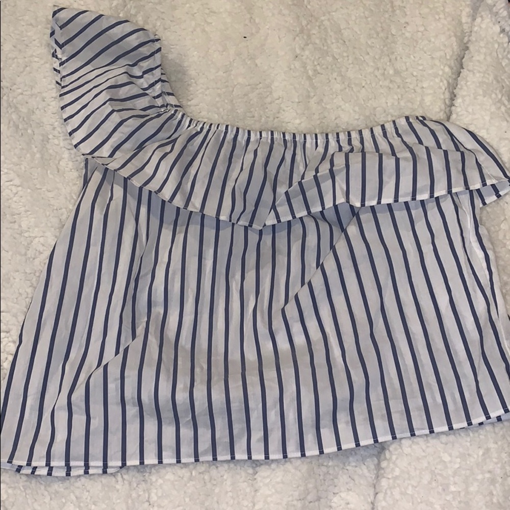 Off shoulder shirt